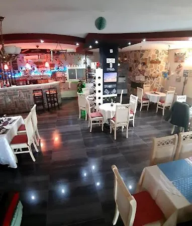 Stone Dream Bar Restaurant * Udenisht